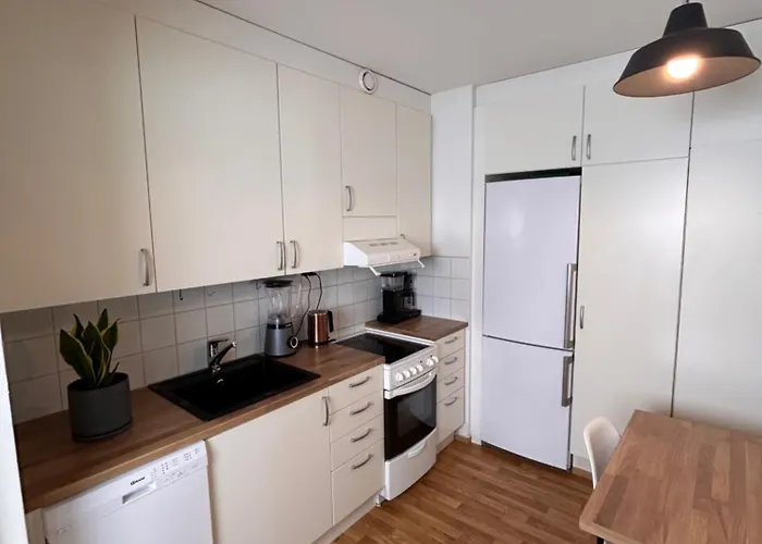 I Centrum Av * بيتار ساري